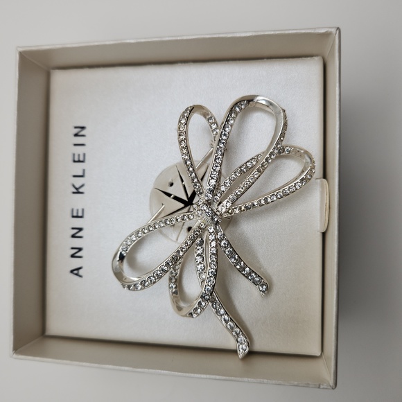 ♡Anne Klein Pave Bow Brooch Accented with Crystals - Picture 8 of 8
